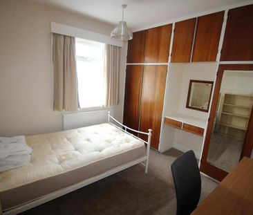 4 bedroom end of terrace house to rent - Photo 4