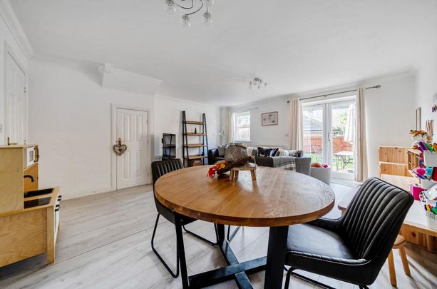 3 bedroom semi-detached house to rent - Photo 1