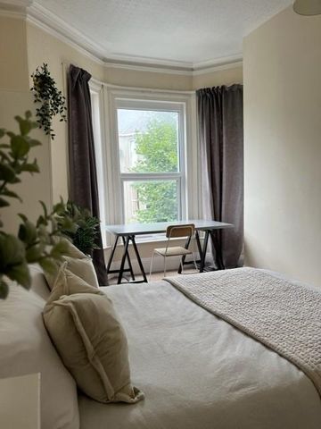 6 bedroom terraced house to rent - Photo 2
