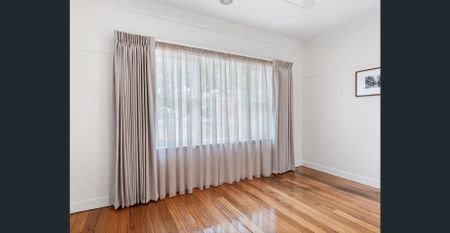 This gorgeous two bedroom house is centrally located, close to shops, transport and the hospital. - Photo 4