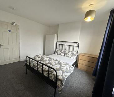 4 bedroom house of multiple occupation to rent - Photo 2