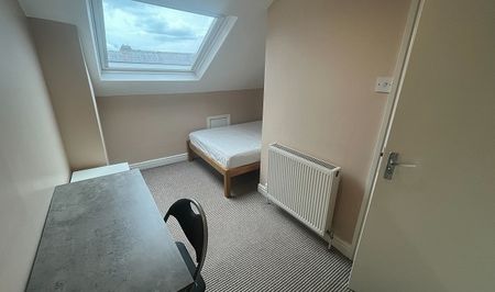 High Standard Four Bedroom Student Property - Photo 3