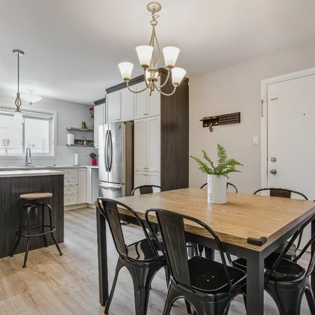 DISPO: Grand 5½ rénové, 2 stationnements, rangement, clim - Photo 4