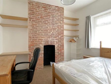 1 bedroom in a house share to rent - Photo 5