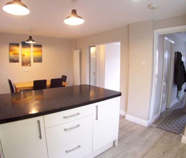 3 bedroom semi-detached house to rent - Photo 6