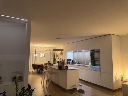 Very nice contiguous house for rent in a residential and family neighborhood - Photo 3