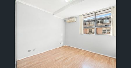 Immaculate presented townhouse style apartment - Photo 2