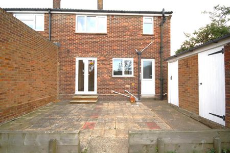 3 bedroom detached house to rent - Photo 2