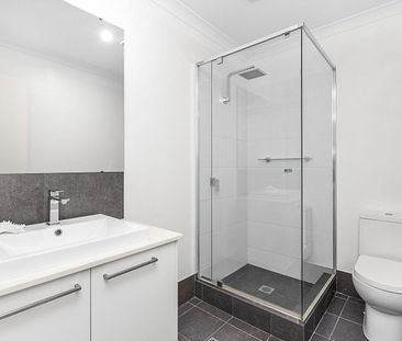 SIMPLY STUNNING SUCCESS - Photo 3