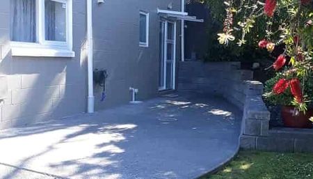 1 bedroom Unit - Newly Renovated - Fully Furnished - Photo 3