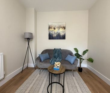 2 Bed Flat, Knox Road, E7 - Photo 1