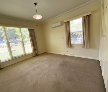 CHARMING HOME ON HALF AN ACRE - Photo 4