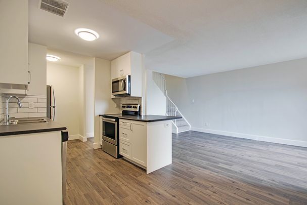 Westwood Abbey Apartments — 3 Bedrooms - Photo 1