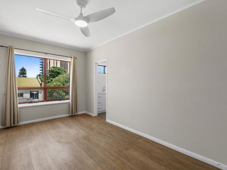 3/6 Saltram Road, Glenelg - Photo 5