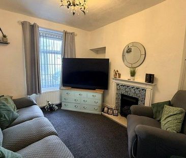 3 bedroom end of terrace house to rent - Photo 1