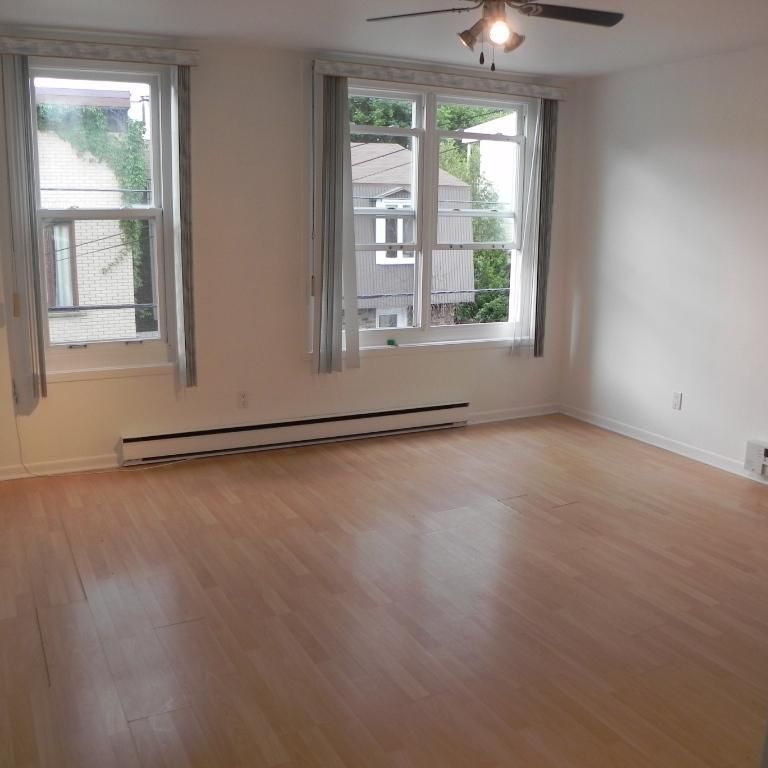 Beau 4 1/2 au Centre-ville, quartier St-Sauveur à Québec - Photo 1