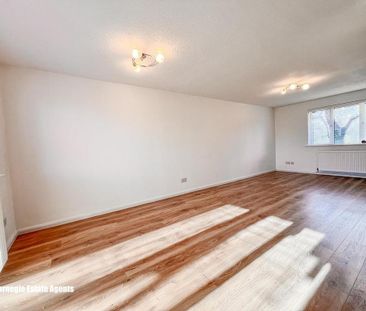 3 bedroom end of terrace house to rent - Photo 4