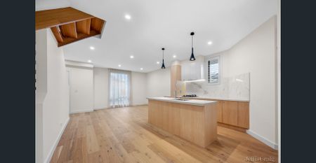 Large Townhouse - Photo 2