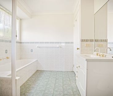 Modern & Comfortable 3-Bedroom Townhouse in Green Valley! - Photo 4