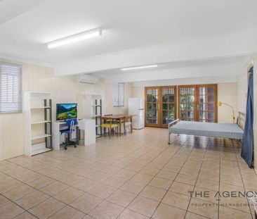 Stunning, fully furnished Queenslander with pool - Photo 4