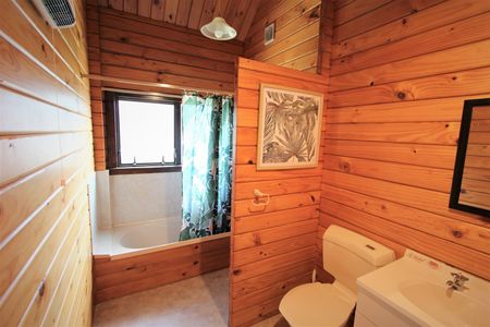 Sunny Two-Bedroom Home with Garage – Available 1 December - Photo 2