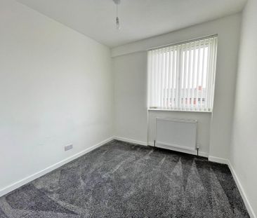 Hollins Road, Oldham - Photo 4