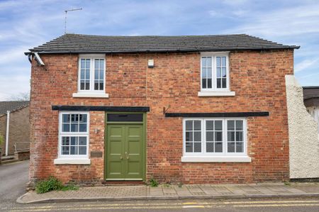 2 bedroom character property to rent - Photo 2
