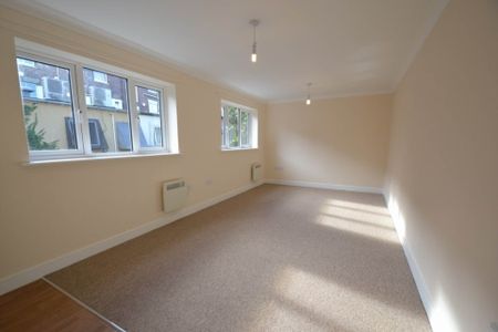 Cathedral Street, Norfolk - Photo 5