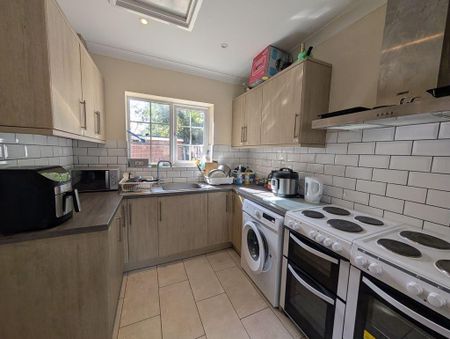 8 bedroom detached house to rent - Photo 5