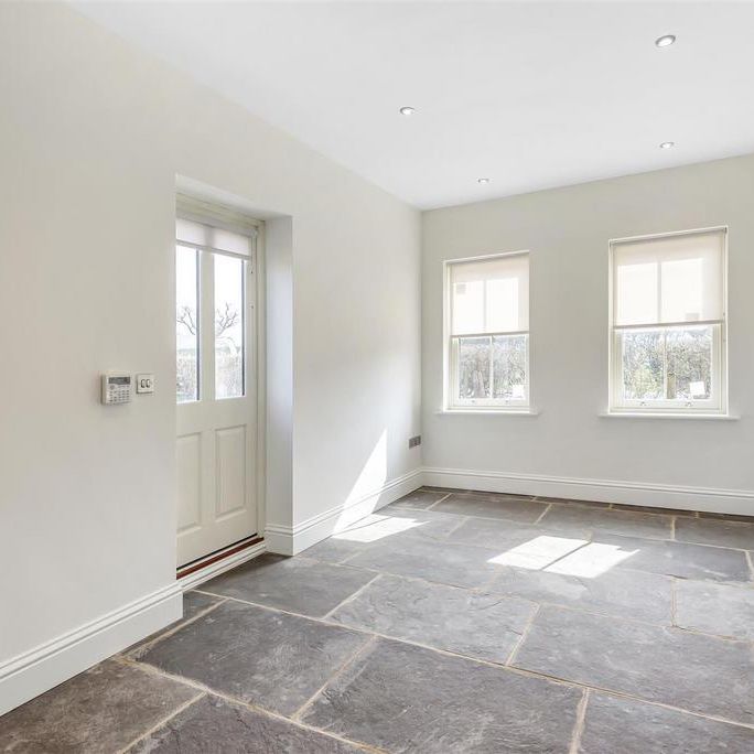 4 bedroom detached house to rent - Photo 1