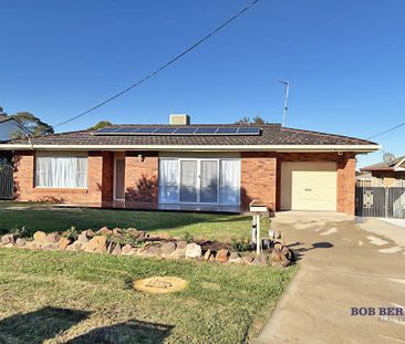 Renovated family home in South Dubbo featuring 3 bathrooms! - Photo 3