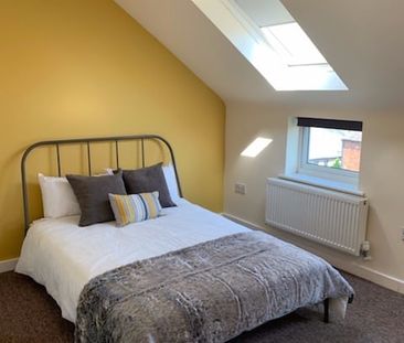 4 Bed Semi-Detached House, Radcliffe Mount, NG2 - Photo 2