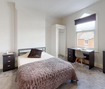 1 bedroom in a house share to rent - Photo 2