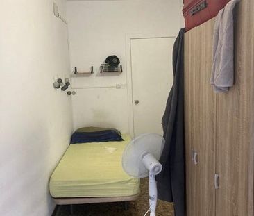 Travessera de Gràcia, Barcelona, Catalonia 08025 - Photo 5