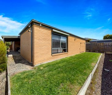 Cardinia Lakes Estate - Family Home - Photo 3