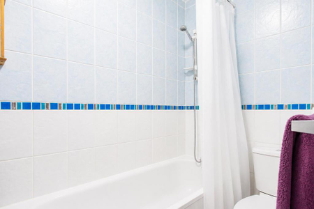 2 bedroom private hall to rent - Photo 5