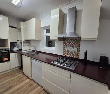 1 bedroom in a house share to rent - Photo 4