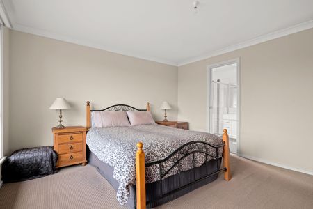 Sunny Spacious Family Home - Photo 3