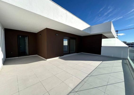 3 room luxury penthouse for rent in Estepona, Andalusia - Photo 1