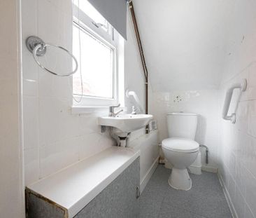 2 bedroom semi-detached house to rent - Photo 5