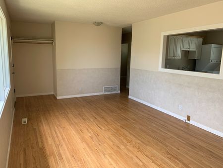 2 bdrms up 2 bdrms down well maintained Main Floor home in Winston heights! - Photo 3