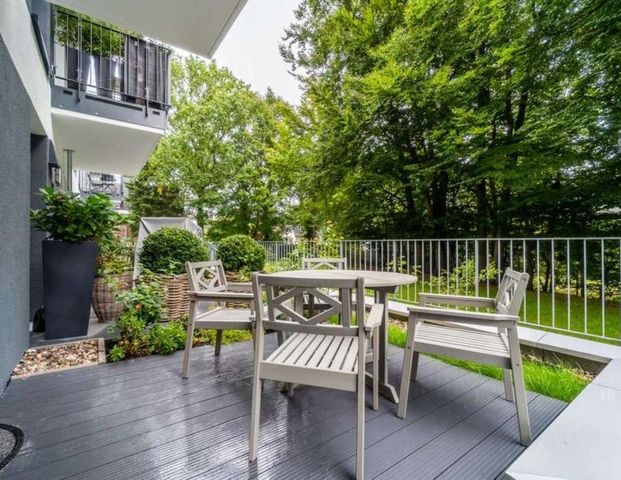 OWNR: Einziehen und Wohlfühlen – Renoviert und mit Küche! Energiesparende Neubauwohnung mit Terrasse - Foto 1
