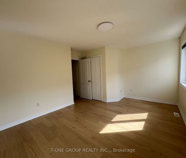 Condo Townhouse For Lease | N8137066 - Photo 2