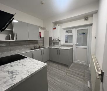 1 bedroom in a flat share to rent - Photo 3