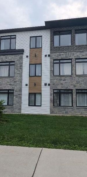 5 ½ ENSOLEILLÉ – 1350 PI² – libre innediatement🔥 - Photo 1
