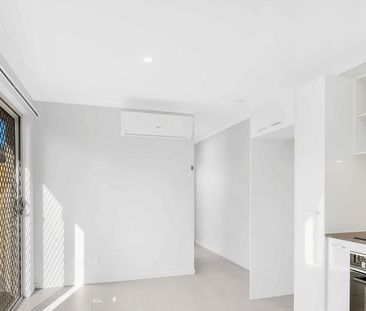 Tidy 2-bed duplex with private courtyard - Photo 3