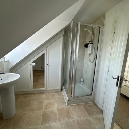 Room in a Shared House, Hexagon Close, M9 - Photo 4