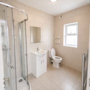 5 Bed Terraced House, Rymer Road, CR0 - Photo 2