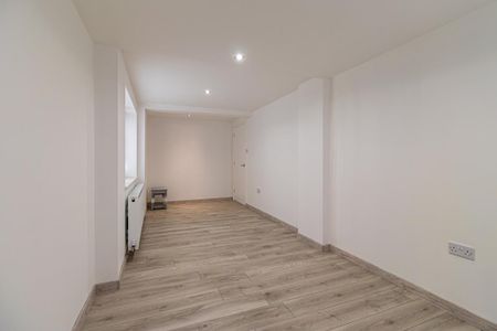 4 bedroom detached house to rent - Photo 2