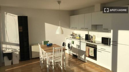 {{ $('Parse Objects').item.json.seoTitle }} - Photo 5